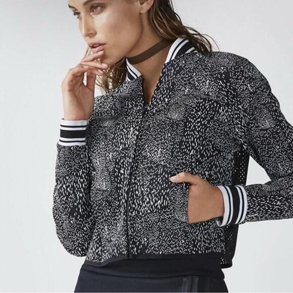 Fabletics Cropped Tia Bomber Jacket Mesh Back Black White Activewear Size S - Picture 3 of 9